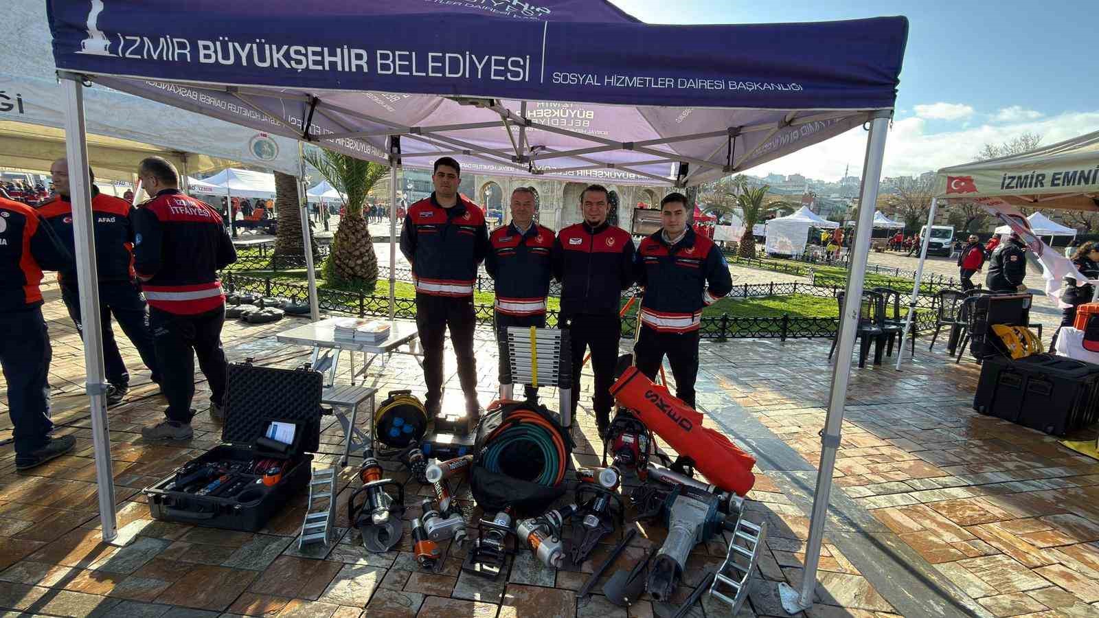 30 Ekim ve 6 Şubat’ın sessiz tanıkları İzmir’de sergilendi
