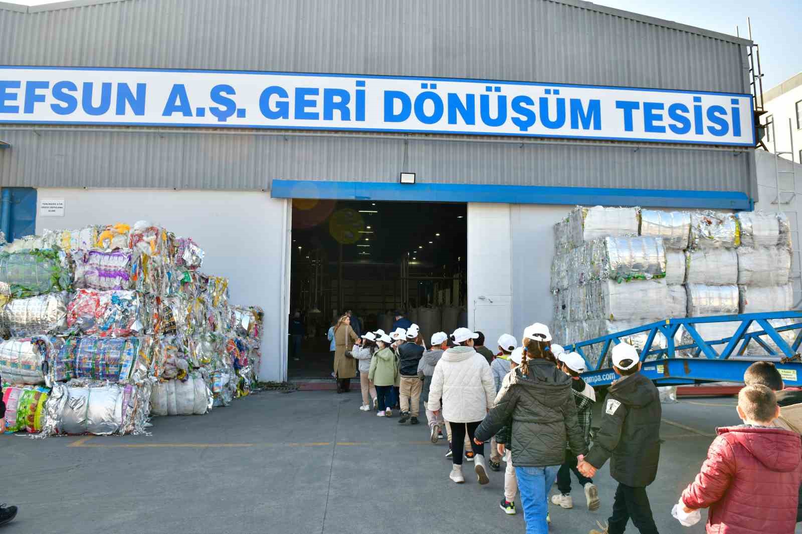 30 Mart Sıfır Atık Günü’nde Esenyurtlu çocuklara çevre bilinci aşılandı
