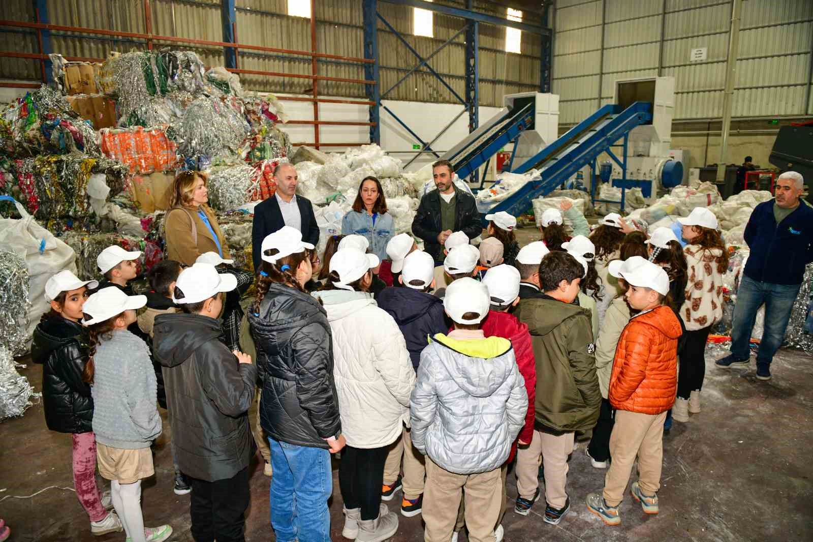 30 Mart Sıfır Atık Günü’nde Esenyurtlu çocuklara çevre bilinci aşılandı
