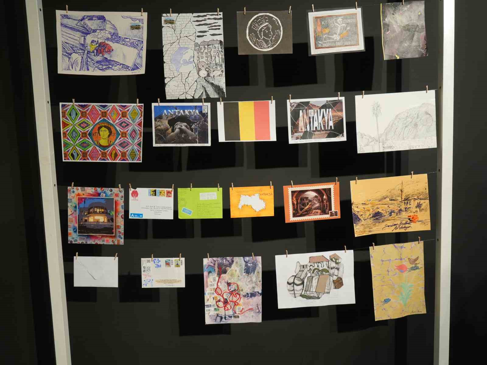 30 ülkeden 350 sanatçı posta sanatıyla "asrın felaketi"ni anlattı
