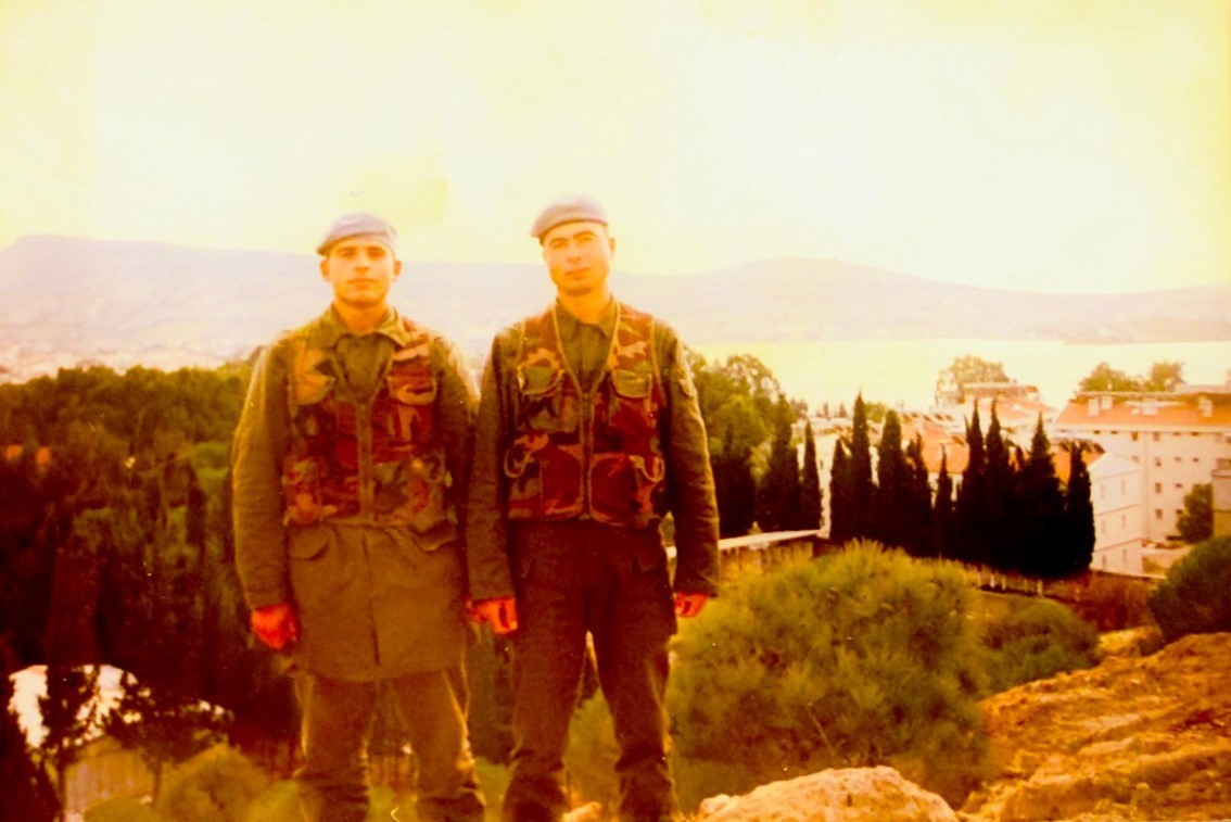 30 yıl önce şehit olan askerin silah arkadaşından şehit annesine duygulandıran ziyaret
30 yıl önce şehit olan askerin silah arkadaşından şehit annesine duygulandıran ziyaret