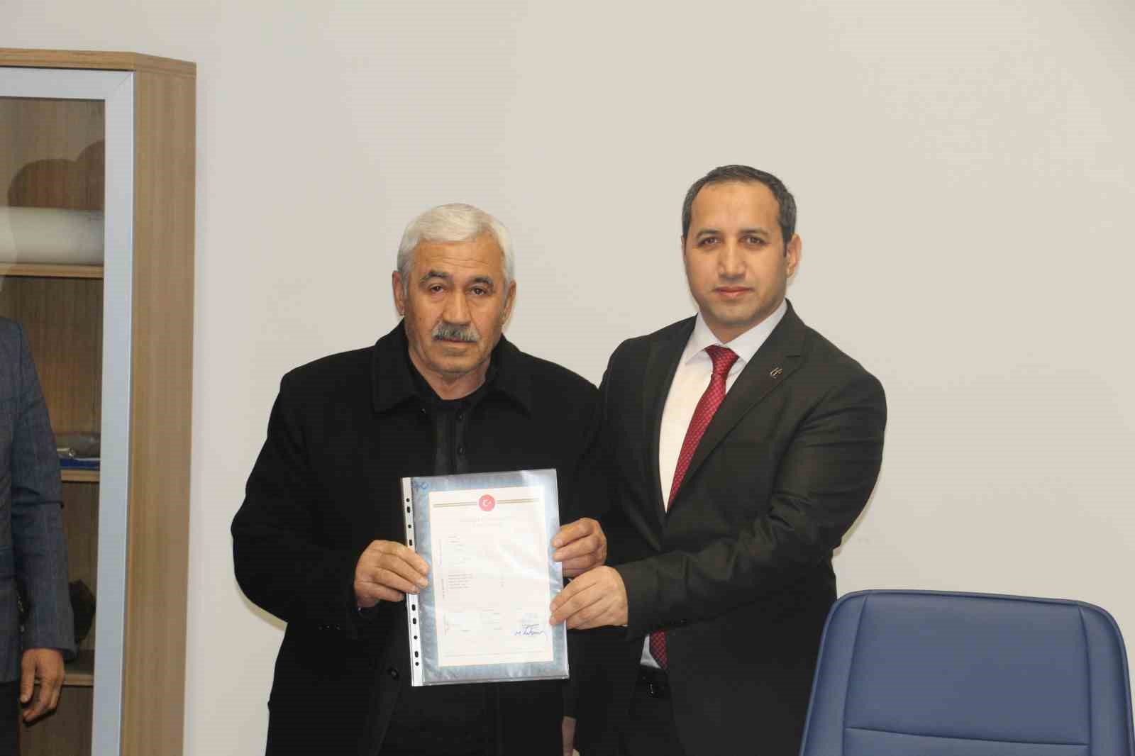 32 yıllık hasret sona erdi, Seslice köyü tapularına kavuştu
32 yıllık hasret sona erdi, Seslice köyü tapularına kavuştu