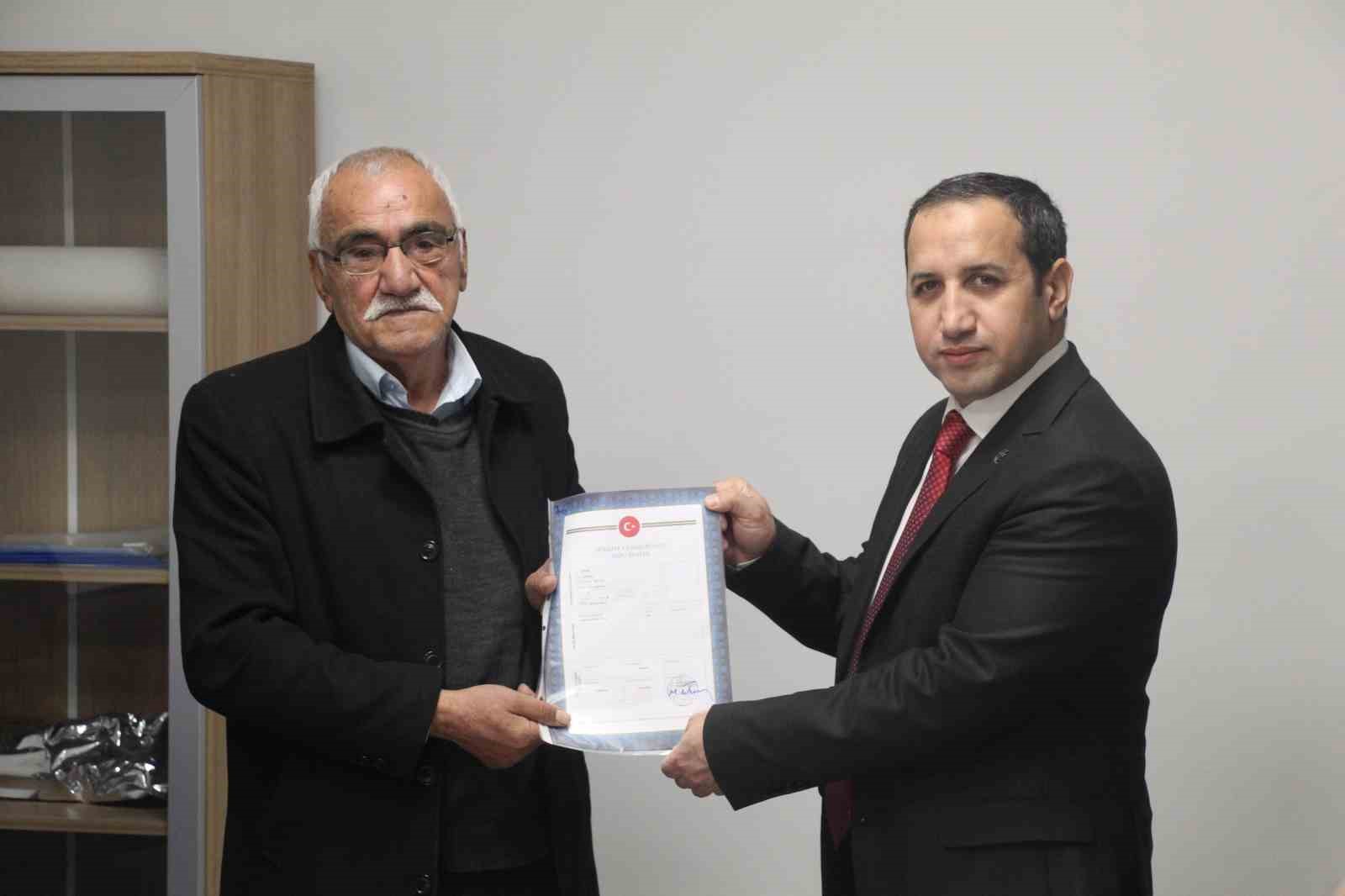 32 yıllık hasret sona erdi, Seslice köyü tapularına kavuştu
32 yıllık hasret sona erdi, Seslice köyü tapularına kavuştu