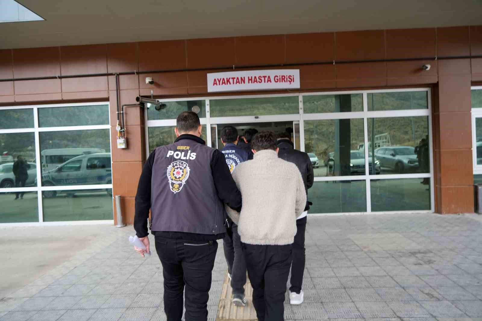 391 milyon TL’lik yasa dışı bahis ağını batan kafe ortaya çıkardı
391 milyon TL’lik yasa dışı bahis ağını batan kafe ortaya çıkardı