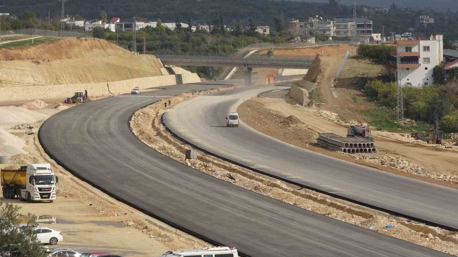 4 bin kişi çalışıyor yüzde 84’ü tamamlandı: Çeşmeli-Kızkalesi Otoyolu Mersin turizmine nefes aldıracak
4 bin kişi çalışıyor yüzde 84’ü tamamlandı: Çeşmeli-Kızkalesi Otoyolu Mersin turizmine nefes aldıracak