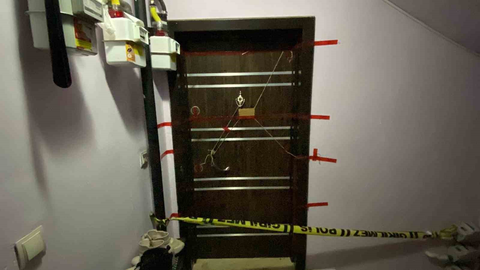 4 çocuk annesi eski sevgilisinin boğazını keserek öldüren sanığa ağırlaştırılmış müebbet
4 çocuk annesi eski sevgilisinin boğazını keserek öldüren sanığa ağırlaştırılmış müebbet