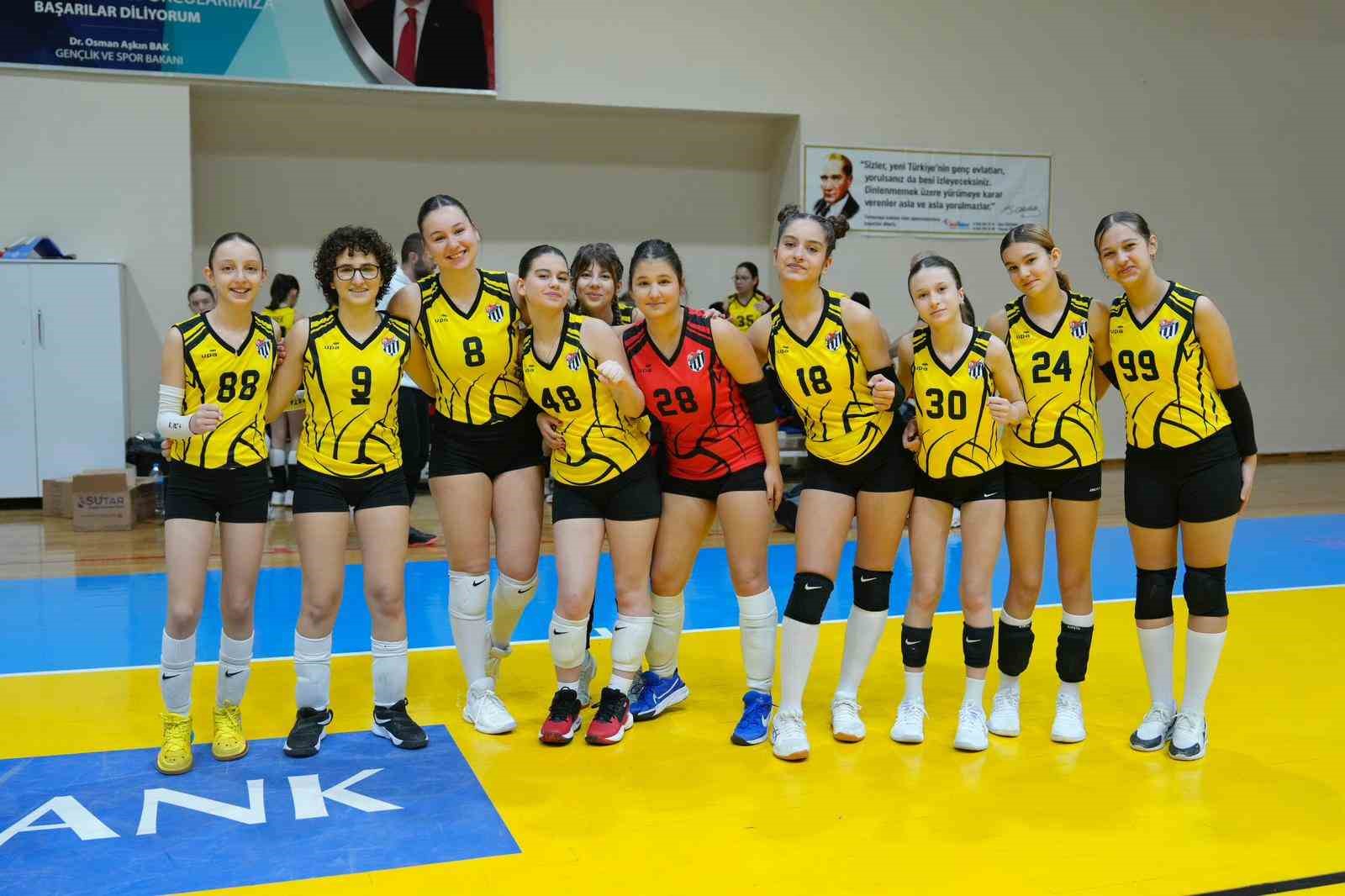 4. Geleneksel Yıldız Kızlar Voleybol Turnuvası başladı
