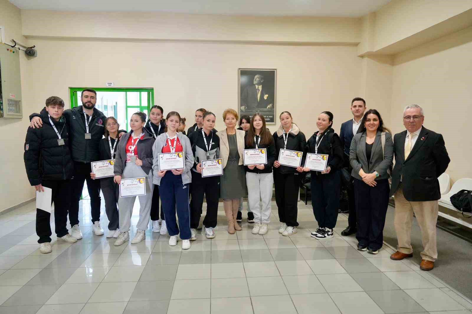 4. Geleneksel Yıldız Kızlar Voleybol Turnuvası başladı

