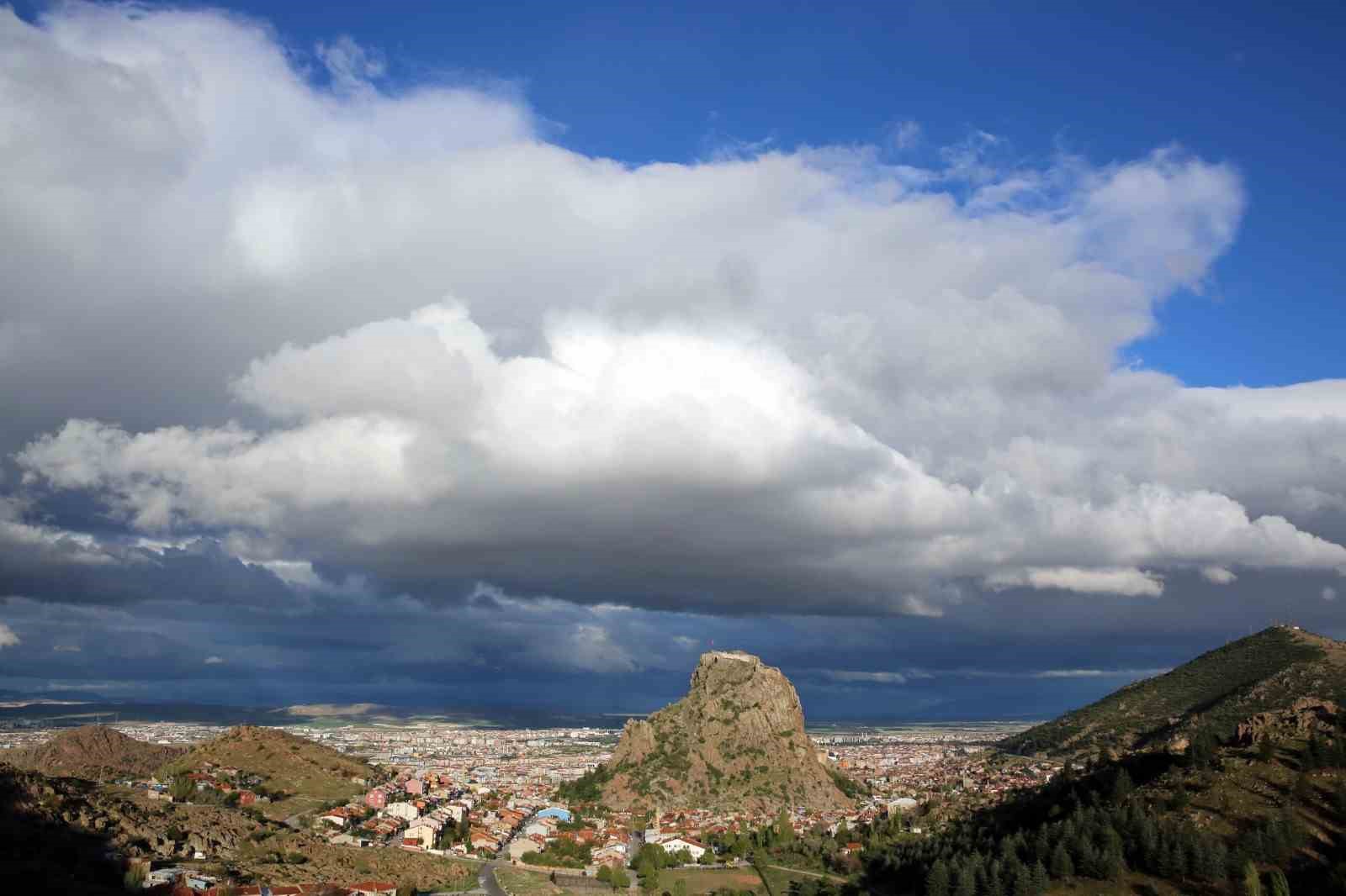 ‘4 Mevsim’ temalı Karahisar Kalesi görüntüsü mest etti
