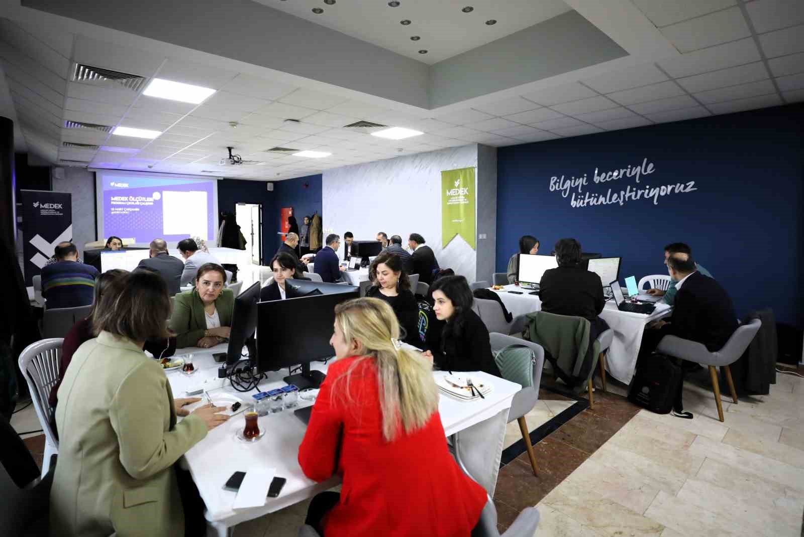 42 uzman ön lisansın geleceği için buluştu
