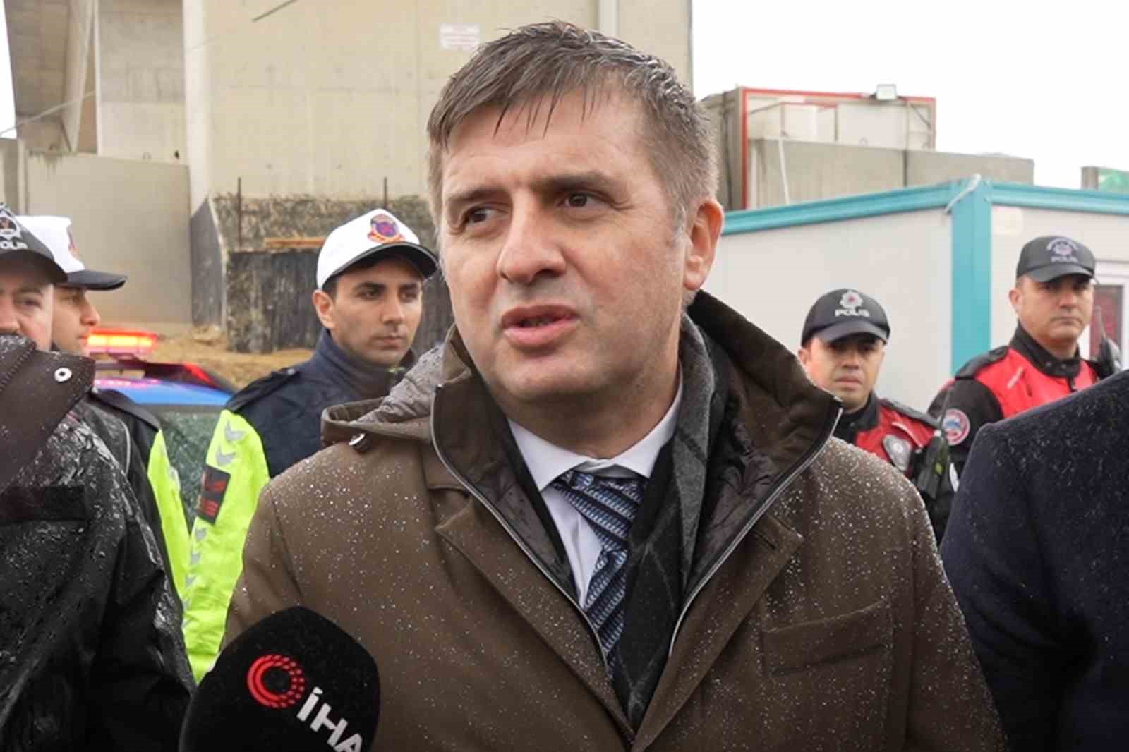 43 ilin geçiş güzergahında arife günü trafik yoğunluğu arttı: Validen sürücülere "kurallara uyun" çağrısı
