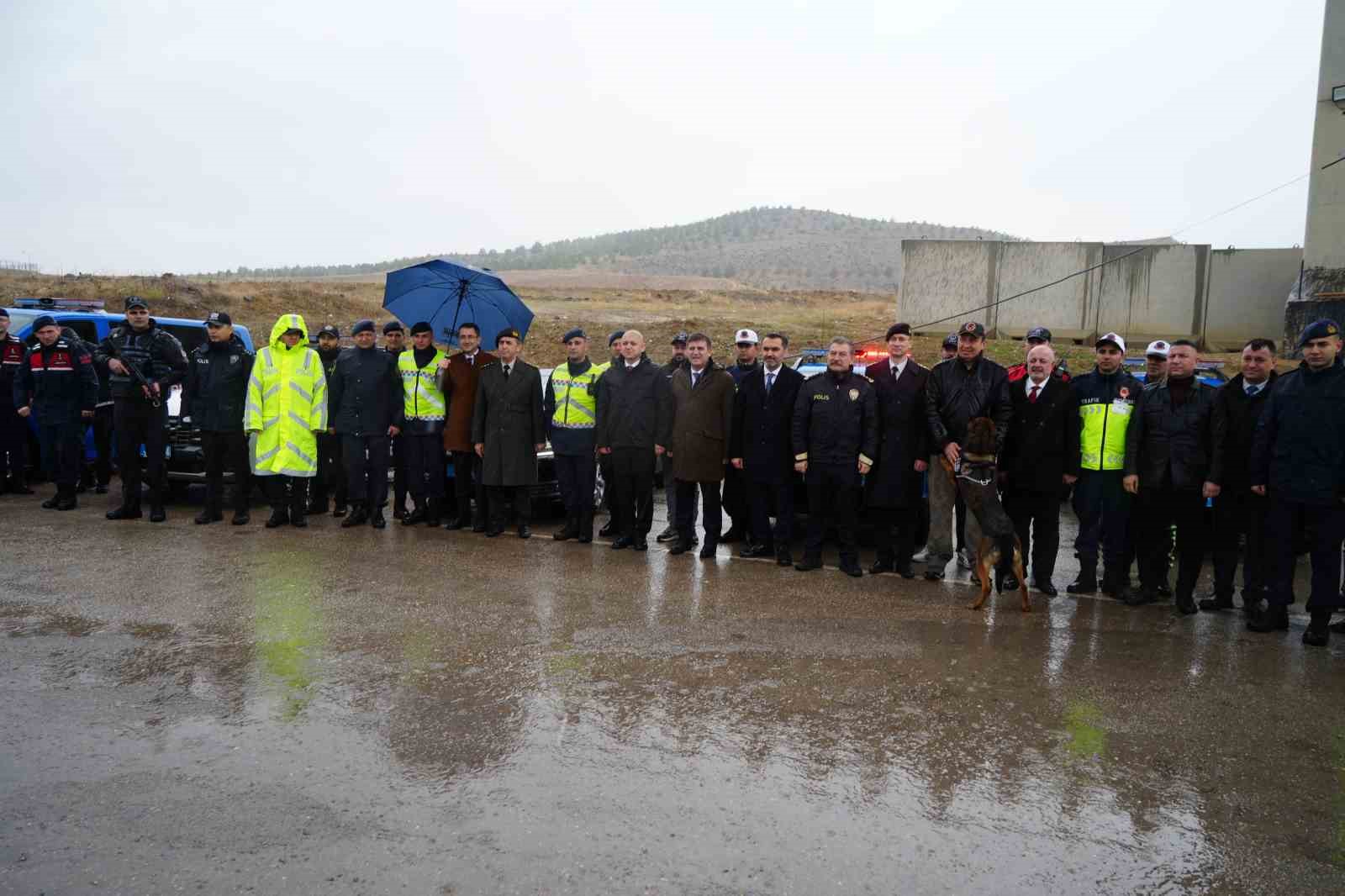43 ilin geçiş güzergahında arife günü trafik yoğunluğu arttı: Validen sürücülere "kurallara uyun" çağrısı
