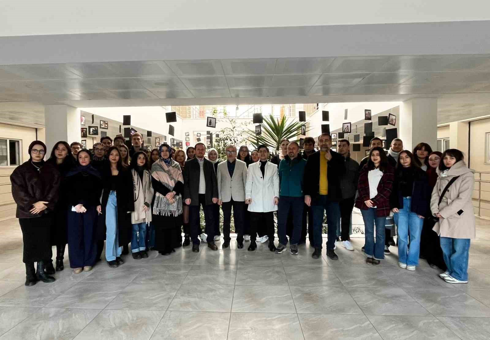 45 öğrenci fotoğraflarıyla ’Kimlik’ kavramını yorumladı
