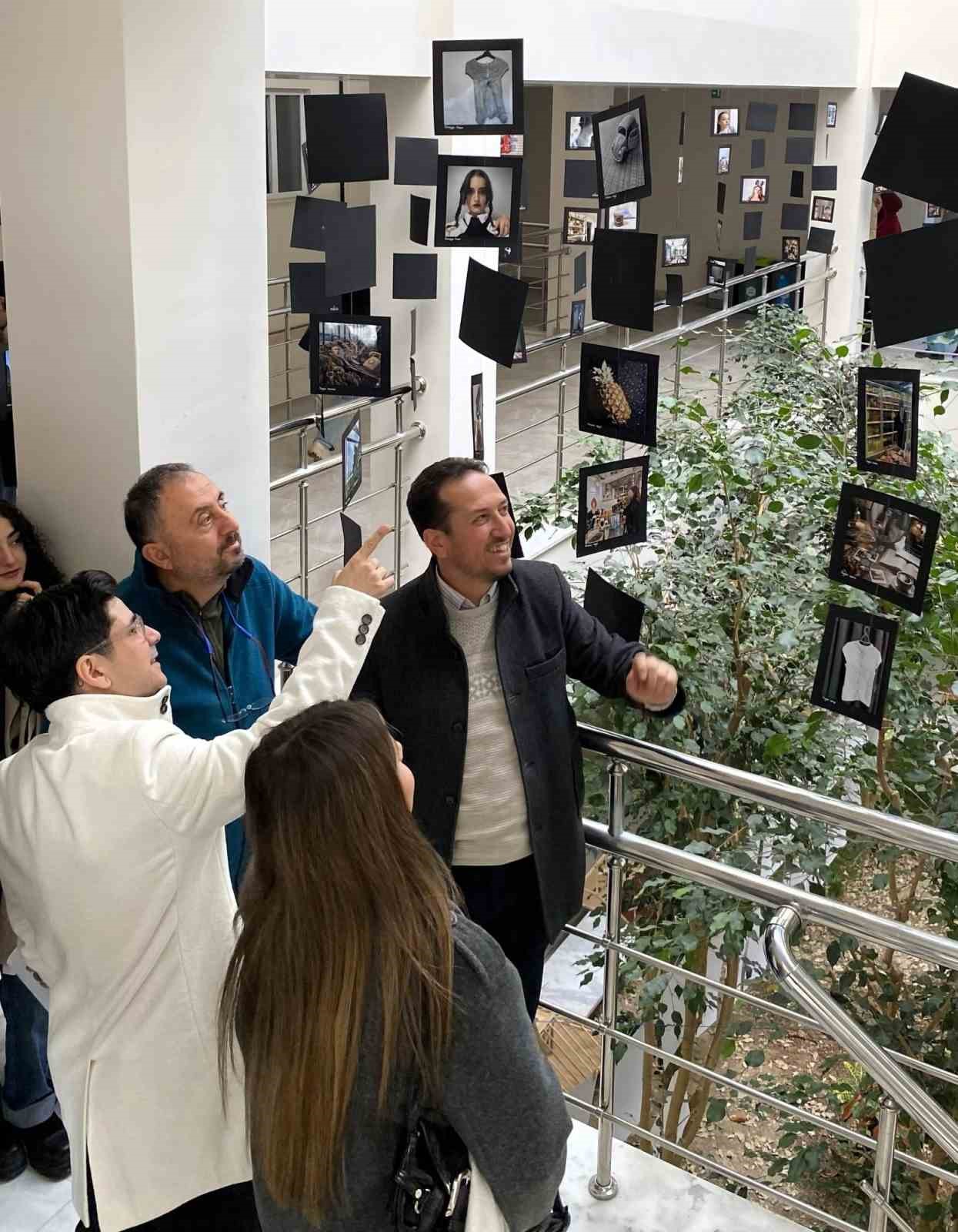 45 öğrenci fotoğraflarıyla ’Kimlik’ kavramını yorumladı
