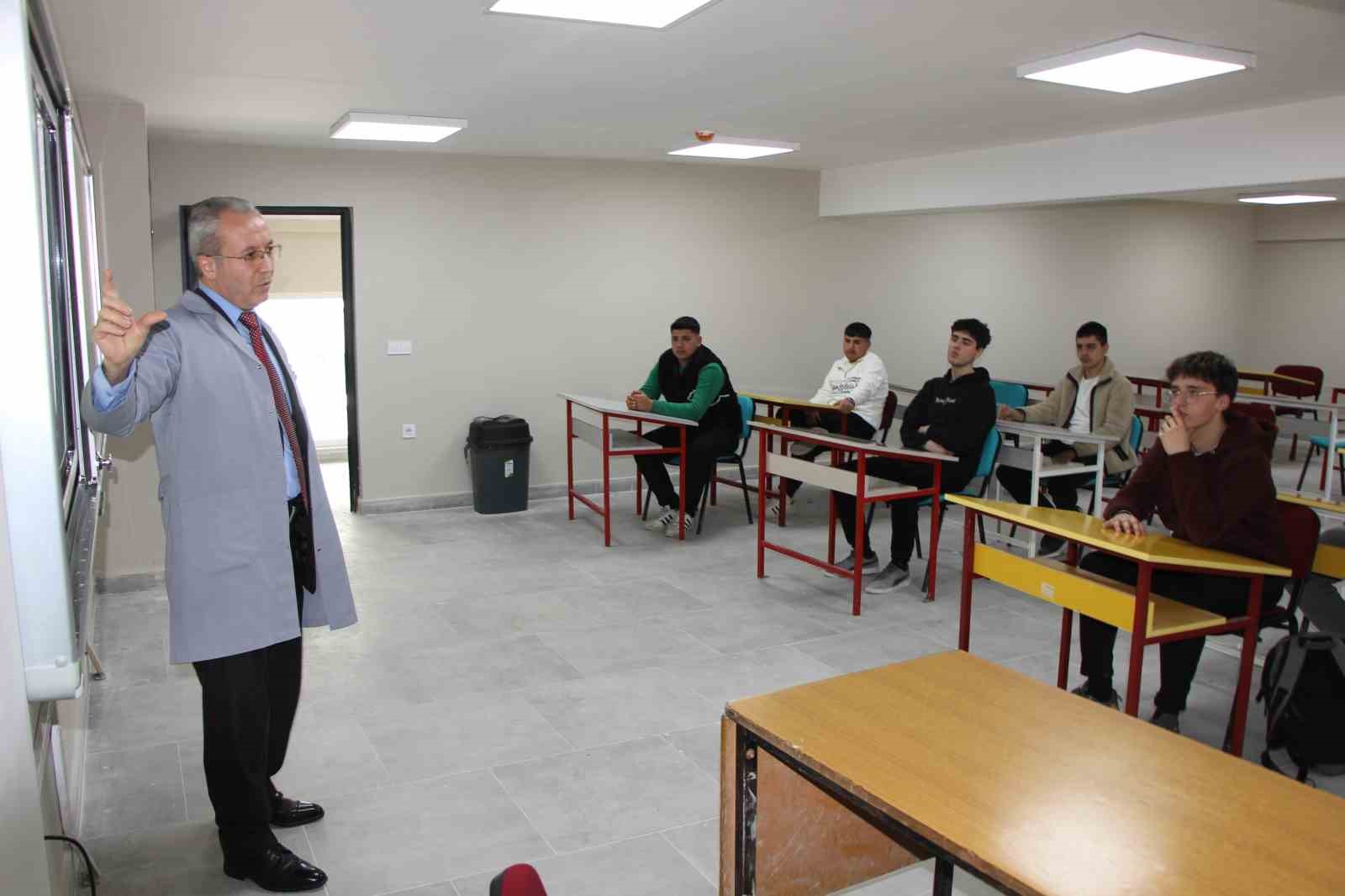 45 yaşında polislikten ayrılıp öğretmen oldu, emekliliğini 20 yıl uzattı
