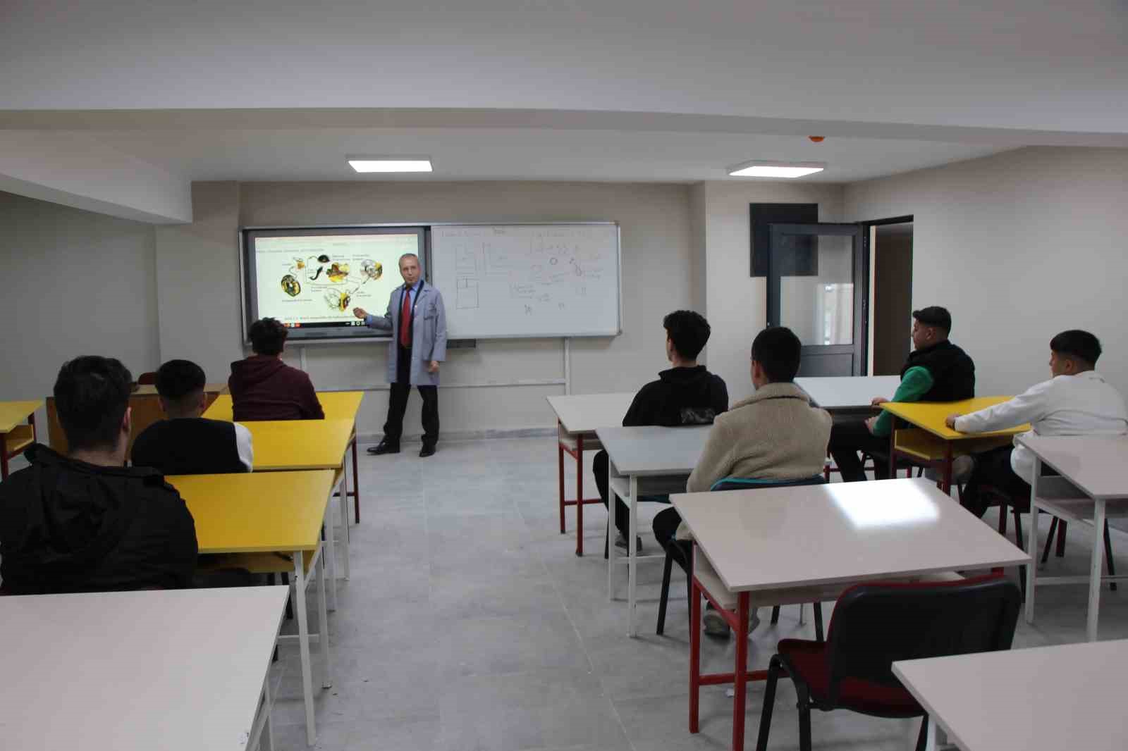 45 yaşında polislikten ayrılıp öğretmen oldu, emekliliğini 20 yıl uzattı
