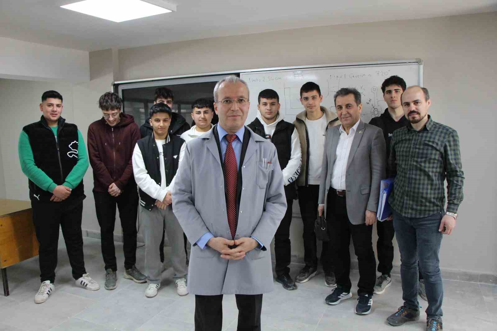 45 yaşında polislikten ayrılıp öğretmen oldu, emekliliğini 20 yıl uzattı
