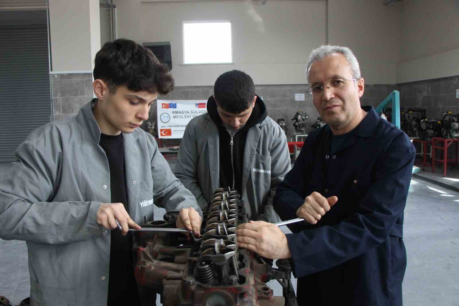 45 yaşında polislikten ayrılıp öğretmen oldu, emekliliğini 20 yıl uzattı
