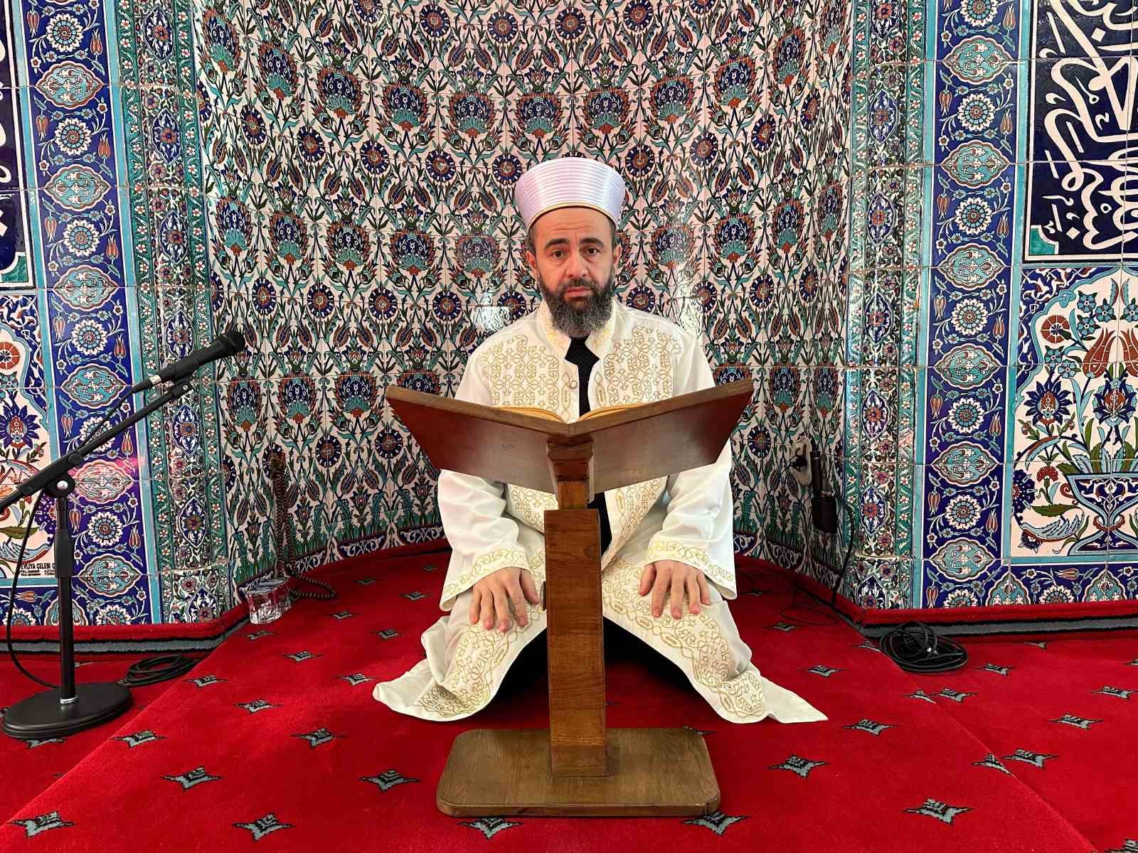 45 yaşındaki din görevlisi 8 ayda hafız oldu
