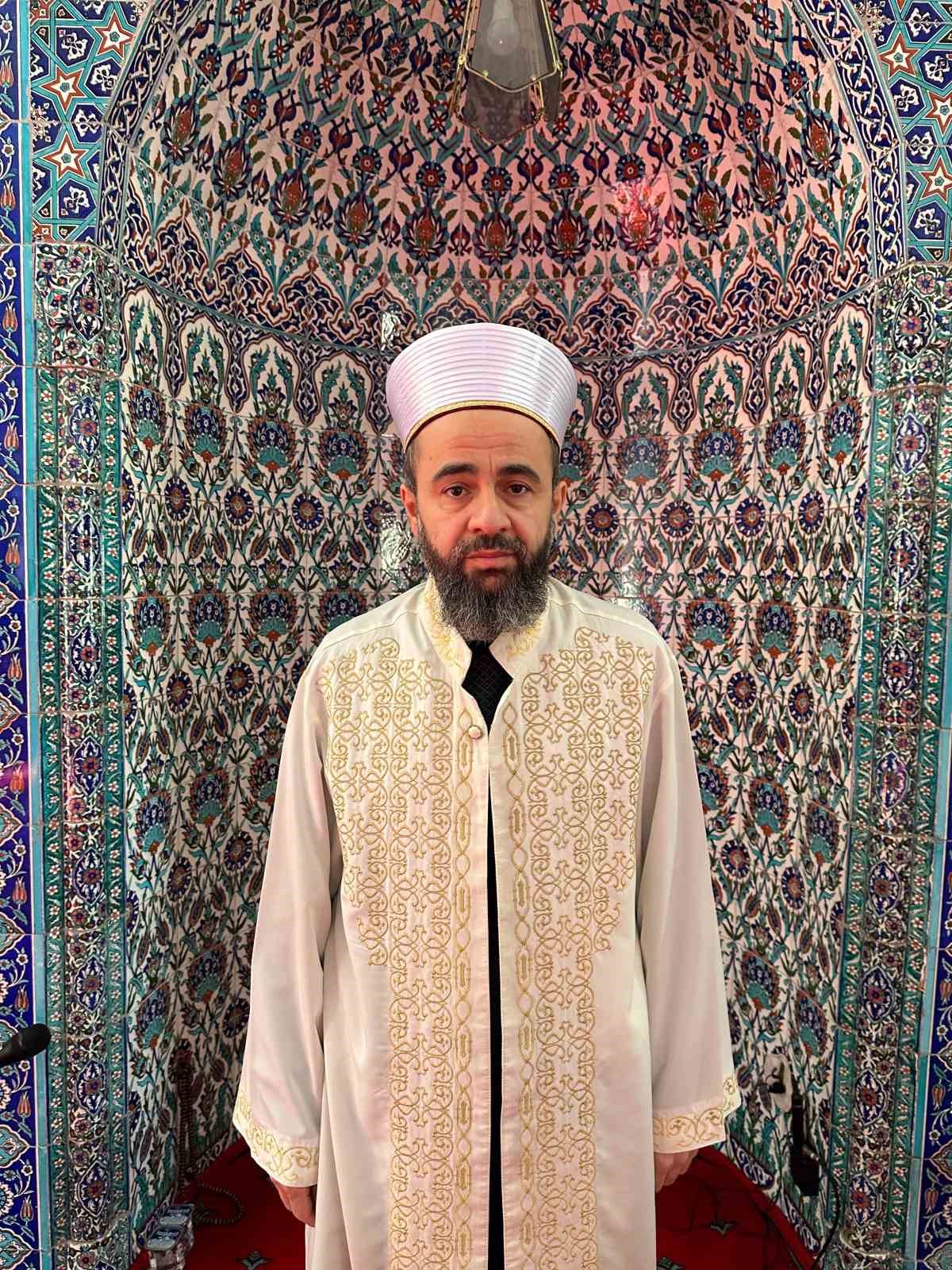 45 yaşındaki din görevlisi 8 ayda hafız oldu
