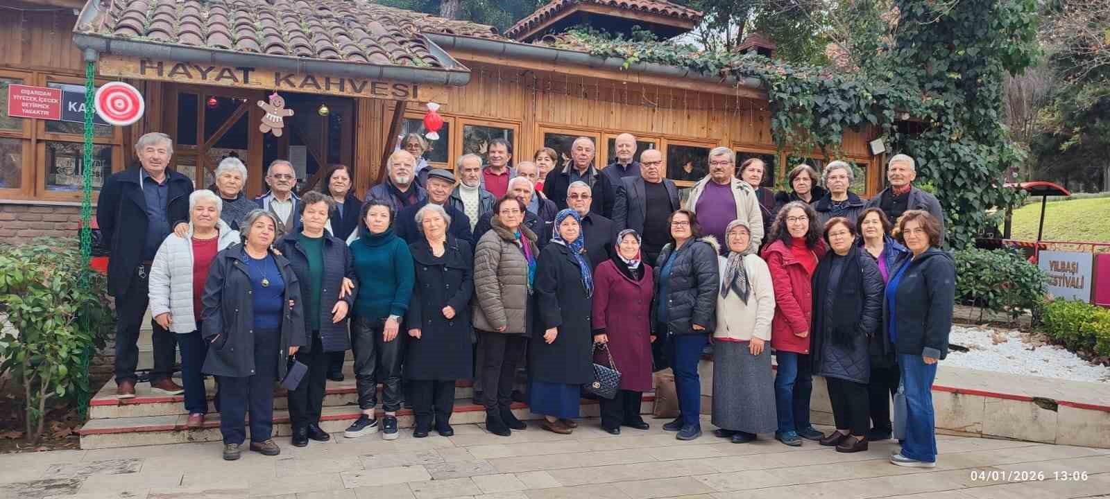 45 yıl önce aynı sırada oturan arkadaşlar kahvaltı sofrasında bir araya geldi
