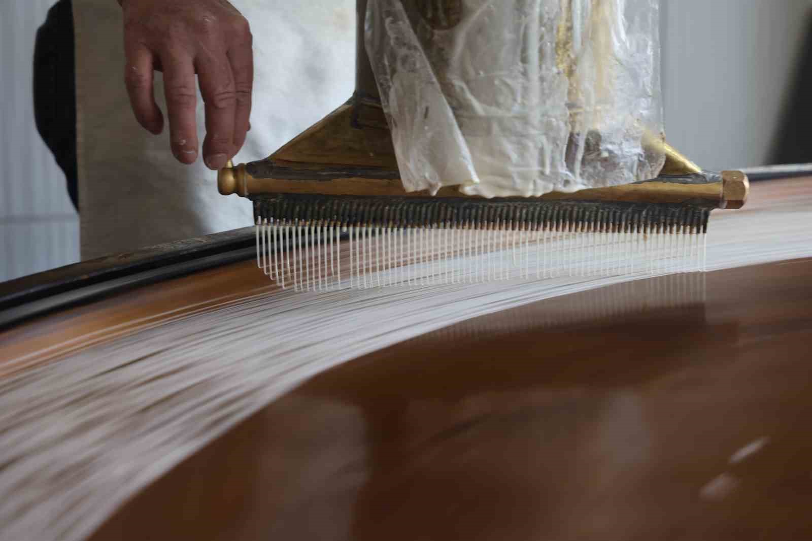 45 yıllık bakır ocakta geleneksel tel kadayıf
45 yıllık bakır ocakta geleneksel tel kadayıf