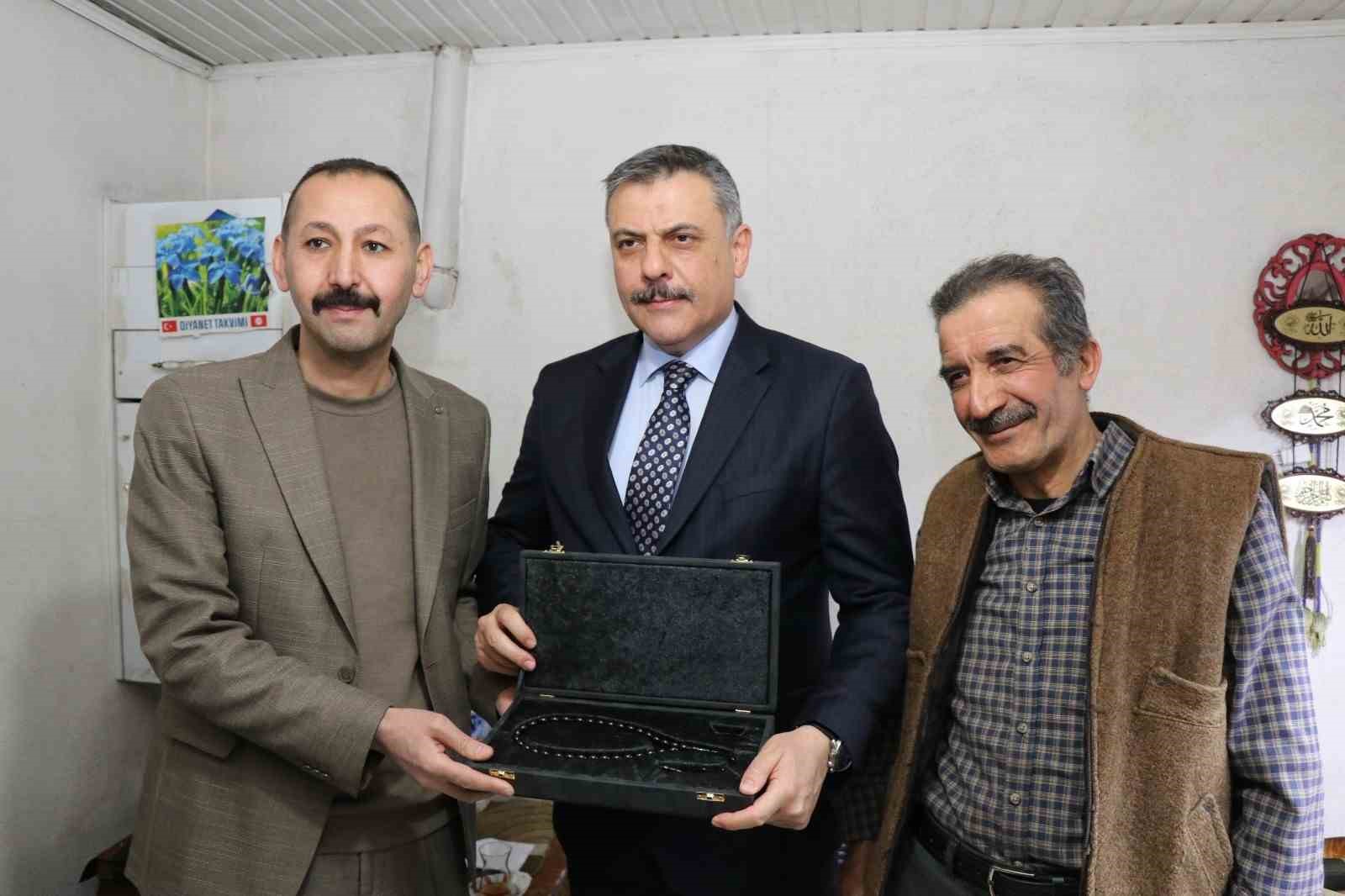 45 yıllık Oltu taşı ustası Hali Aydın’a vefa
