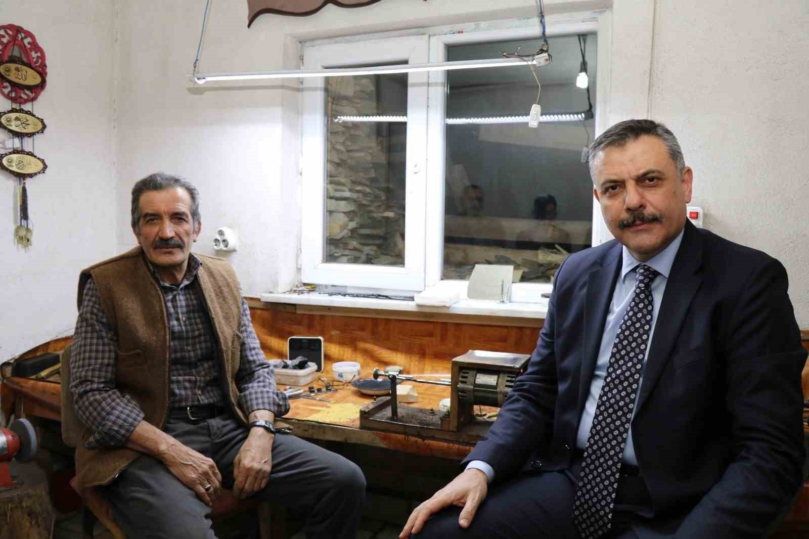 45 yıllık Oltu taşı ustası Hali Aydın’a vefa
