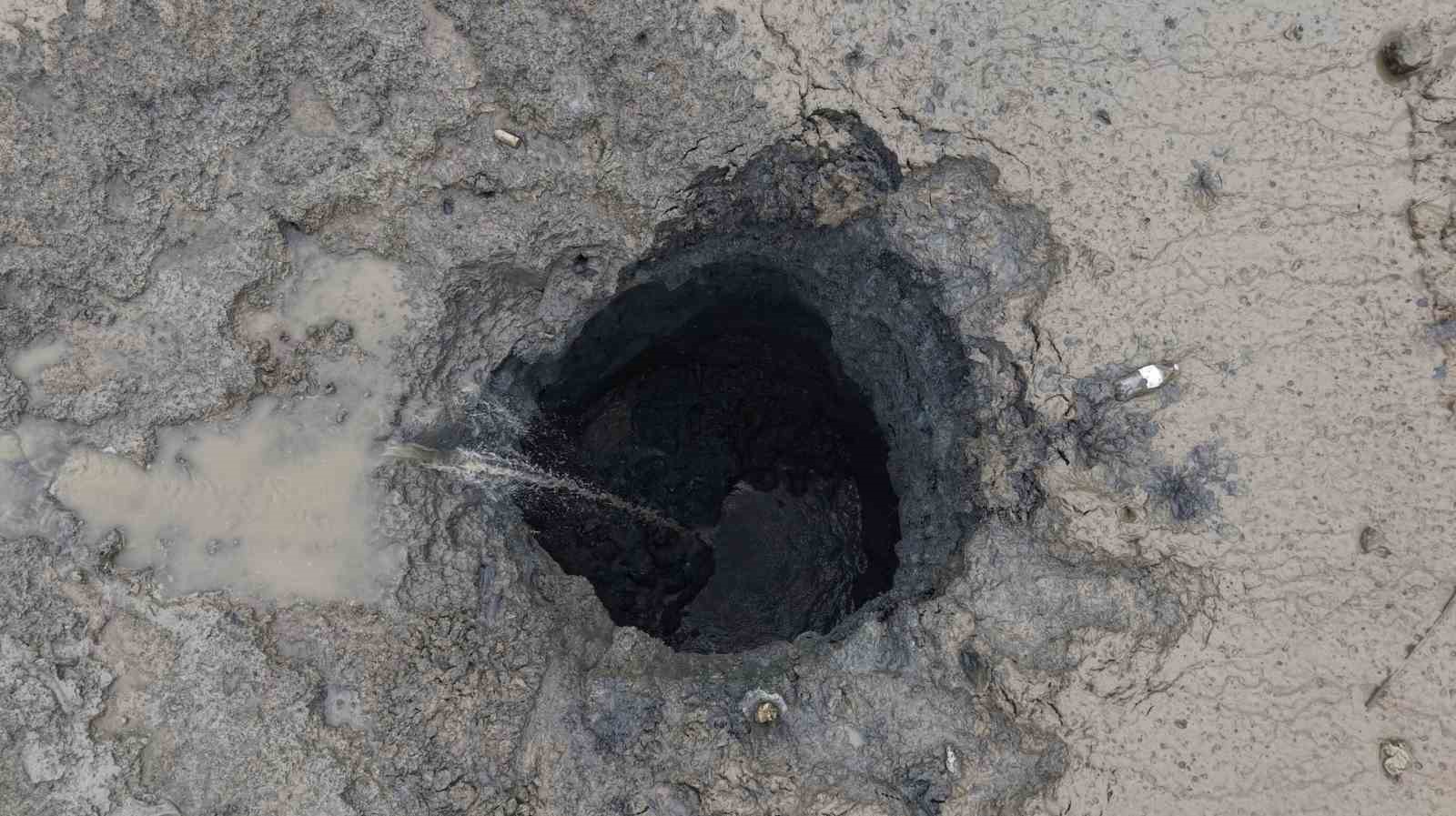 46 yıl sonra ortaya çıktı: Gölet çöktü, su yer altından başka noktadan çıktı
