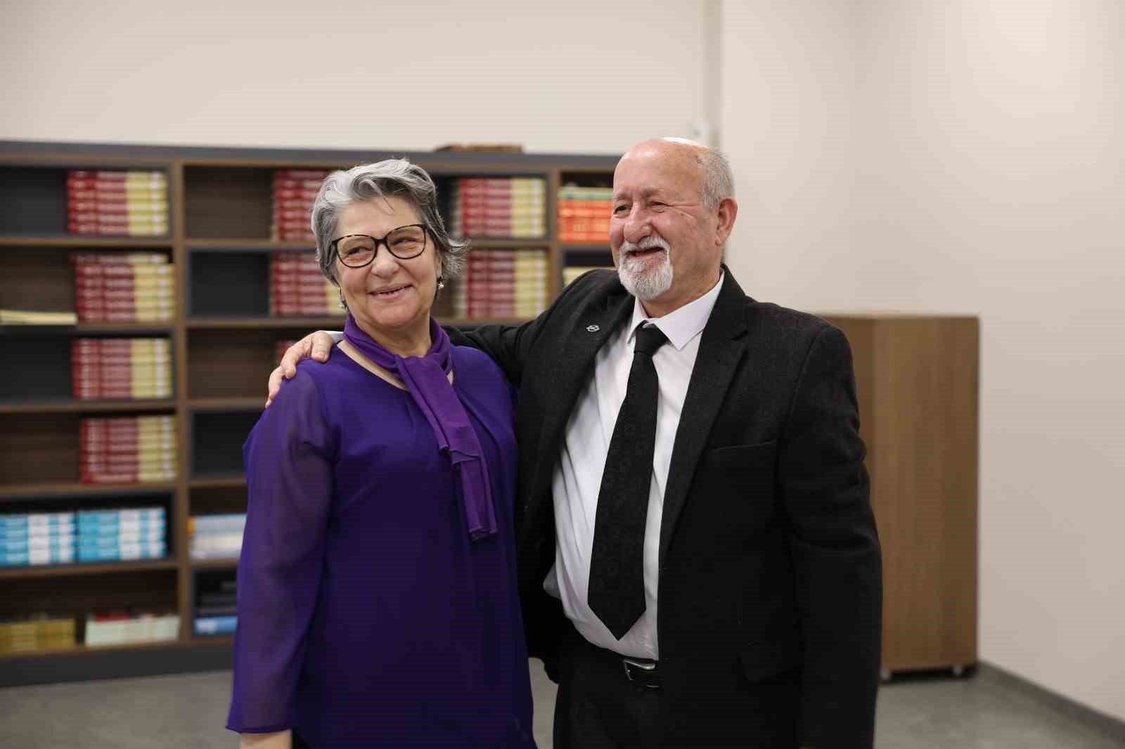 47 yıllık eşine Sevgililer Günü sürprizi yaptı
47 yıllık eşine Sevgililer Günü sürprizi yaptı