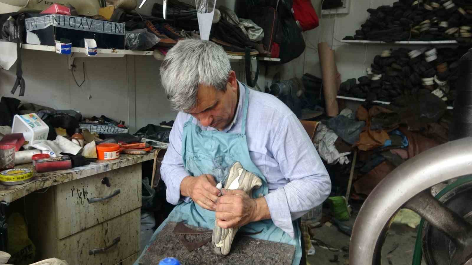 48 yıllık usta çalışma azmiyle gençlere örnek oluyor
