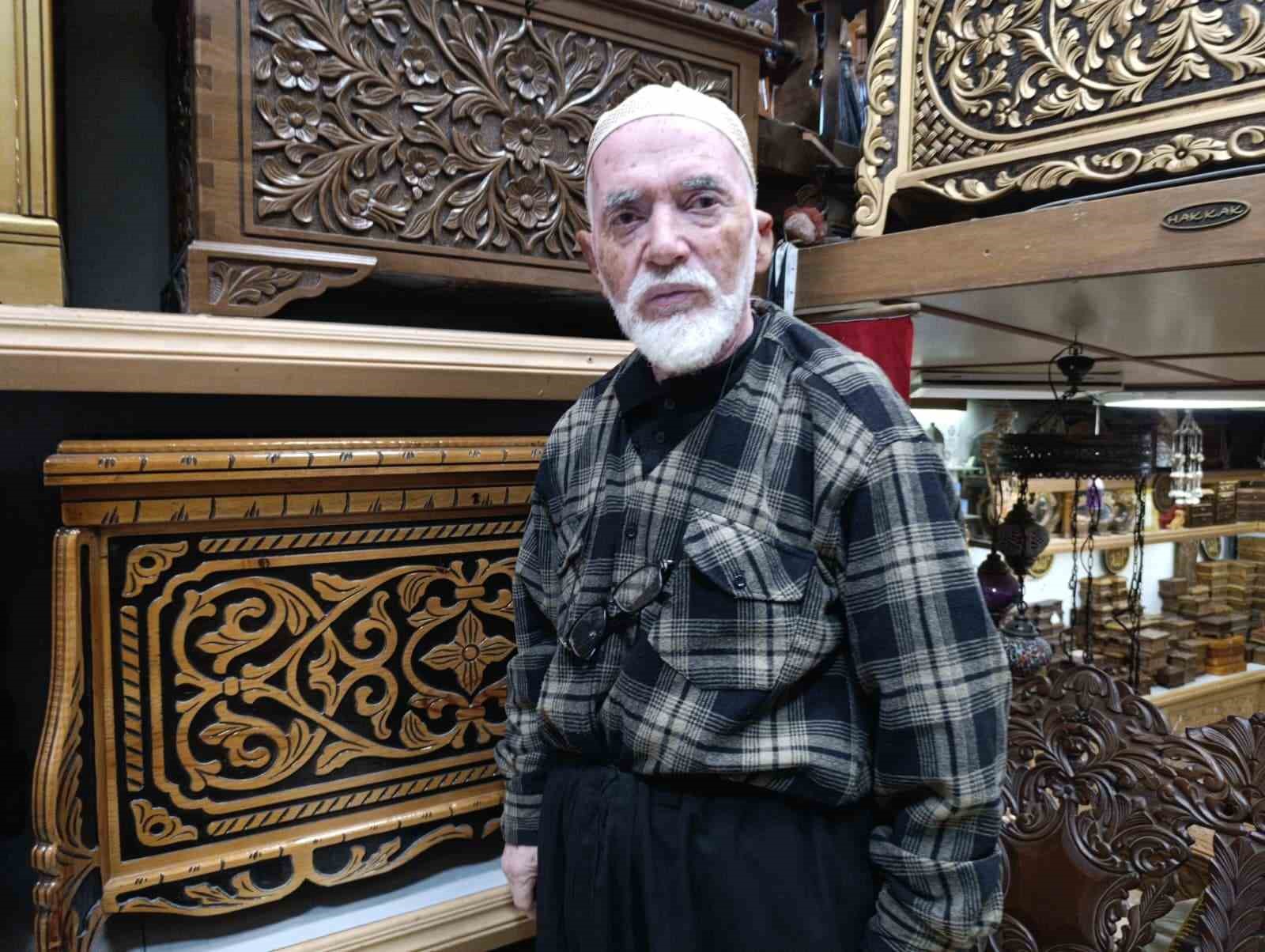 49 yıldır oymacı sandık ustalığı yapıyor
49 yıldır oymacı sandık ustalığı yapıyor