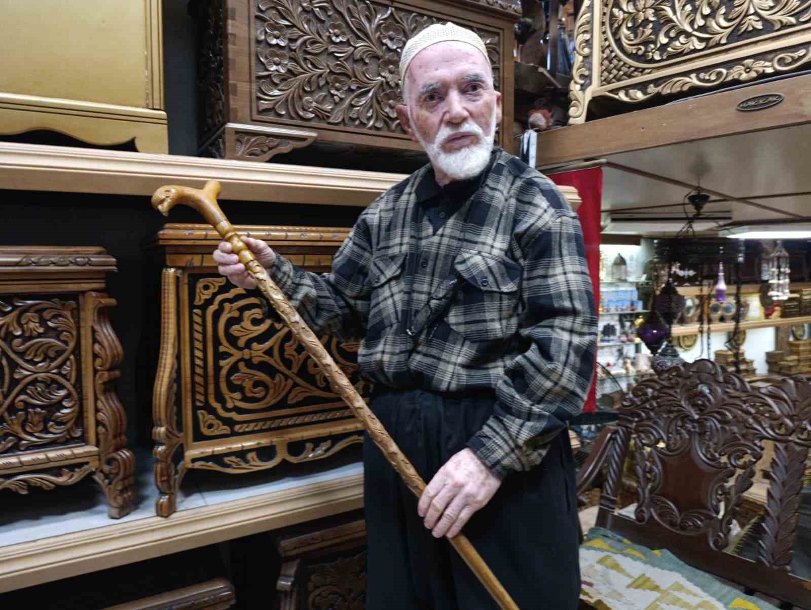 49 yıldır oymacı sandık ustalığı yapıyor
49 yıldır oymacı sandık ustalığı yapıyor