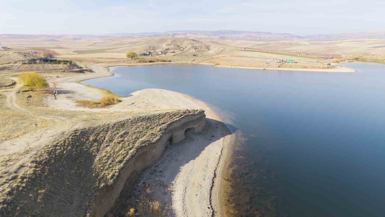 5 ay önce çekilmişti, son hali havadan görüntülendi: Barajda su seviyesi yeniden yükseldi
