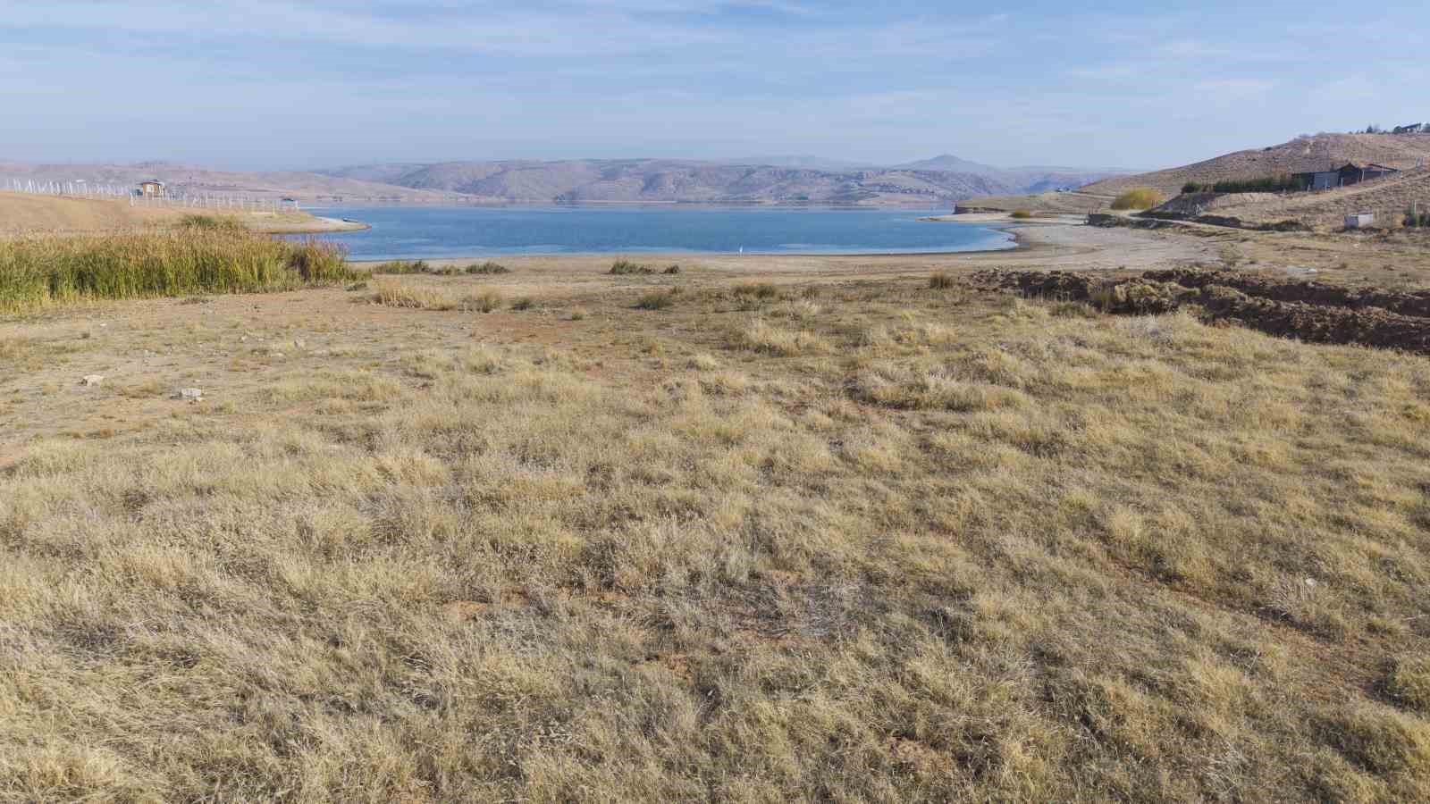 5 ay önce çekilmişti, son hali havadan görüntülendi: Barajda su seviyesi yeniden yükseldi
