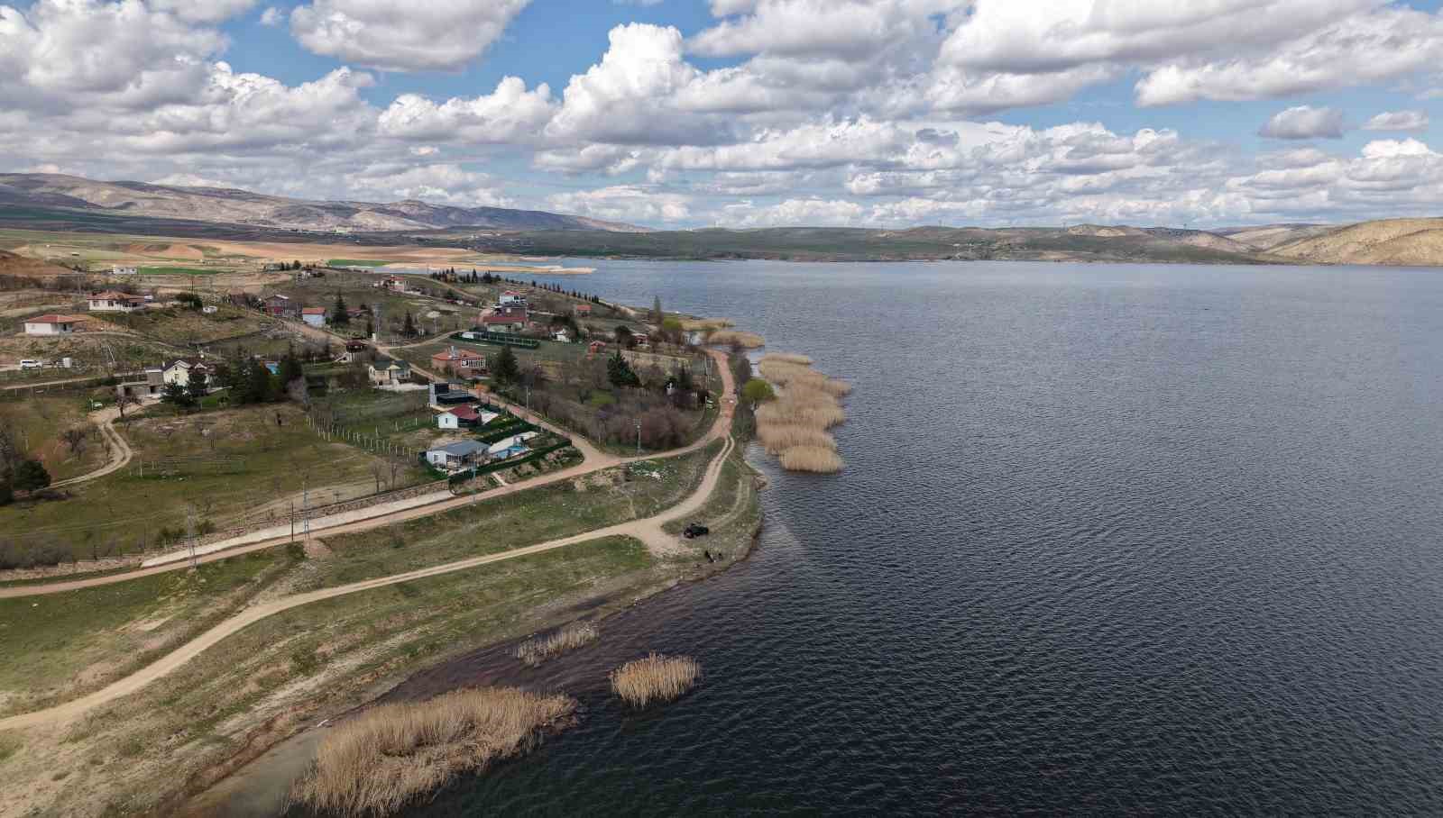 5 ay önce çekilmişti, son hali havadan görüntülendi: Barajda su seviyesi yeniden yükseldi
