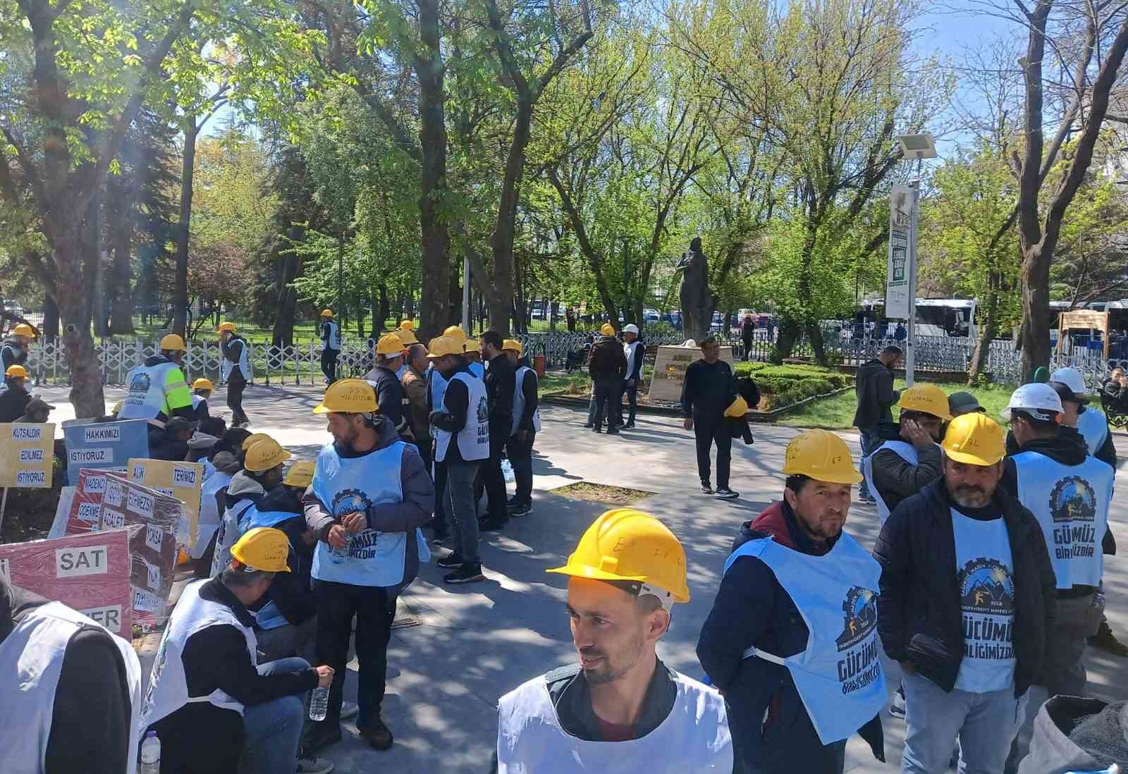 5 aydır maaş alamayan maden işçilerinin açlık grevi eylemi 6. gününde devam ediyor
