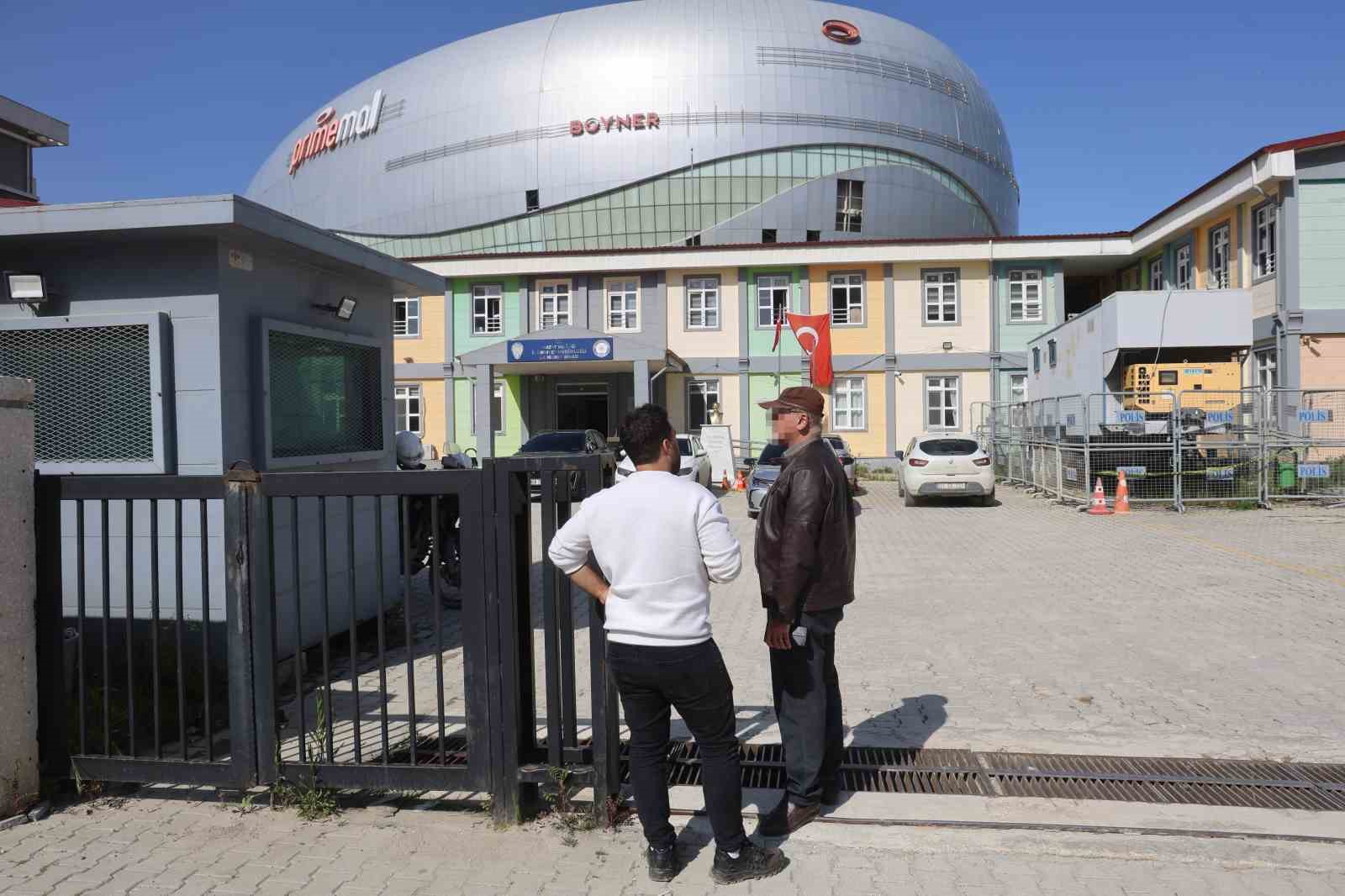5 buçuk milyon TL’lik vurgunun ardından emekli öğretmeni de dolandırmaya çalışan sahte başkomiserin ‘suç’ oyununu polis bozdu
