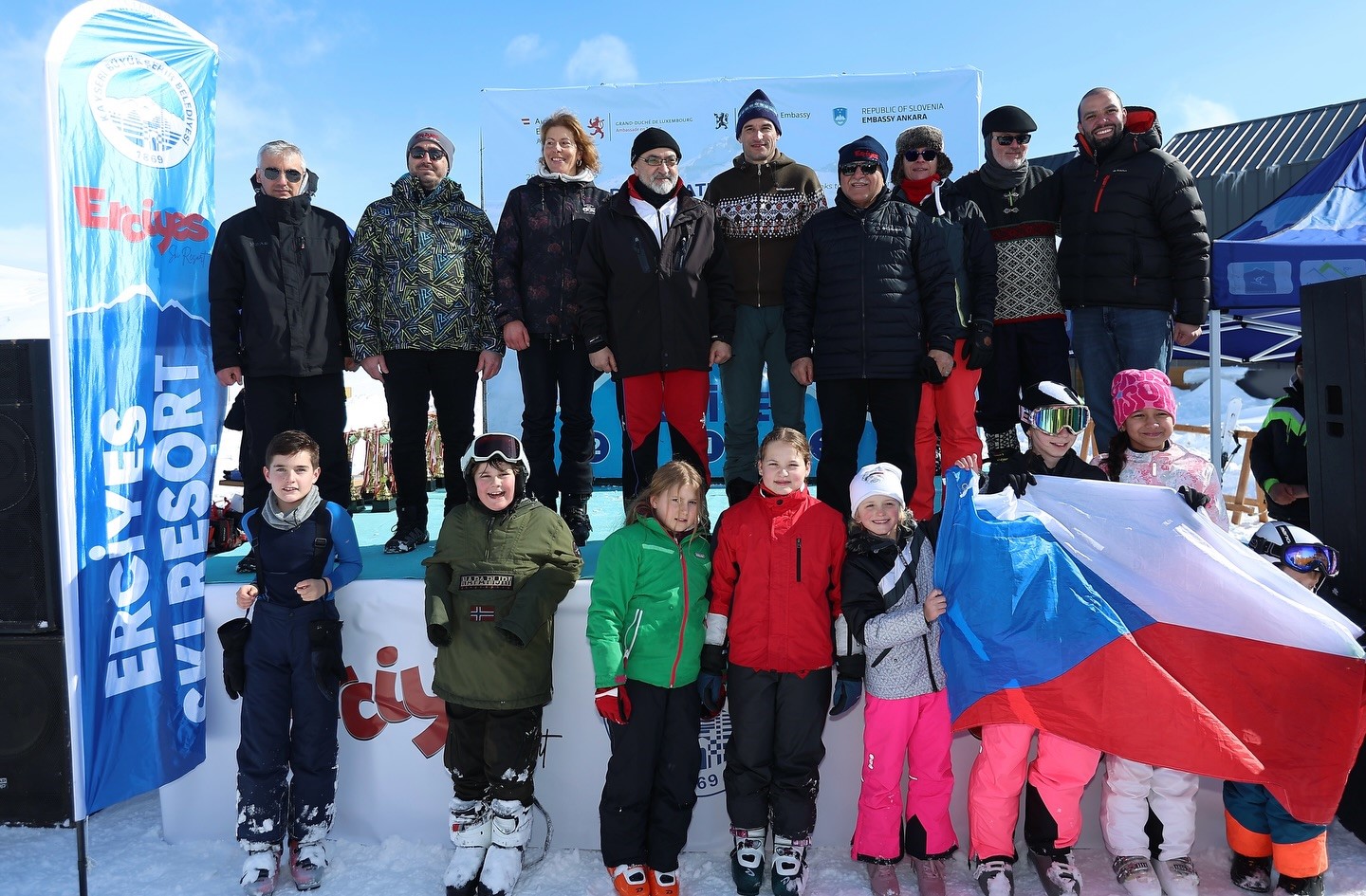 5. Diplomatik Kayak Yarışı’nda dereceye girenler ödüllendirildi
5. Diplomatik Kayak Yarışı’nda dereceye girenler ödüllendirildi