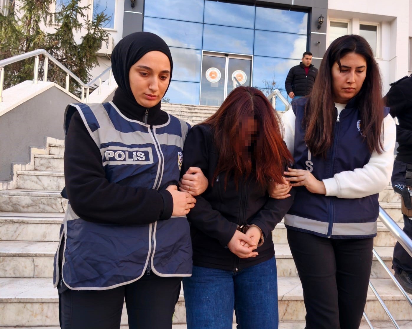 5 günlük bebeğe şiddet uyguladığı iddia edilen hemşire Erzincan’daki cezaevine getirildi
