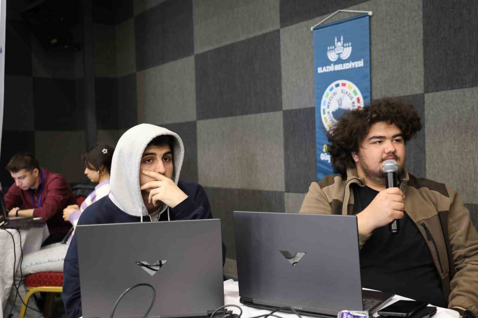 5 ilden 70 genç Elazığ’da Türkiye’nin uzay misyonu için ter dökecek
