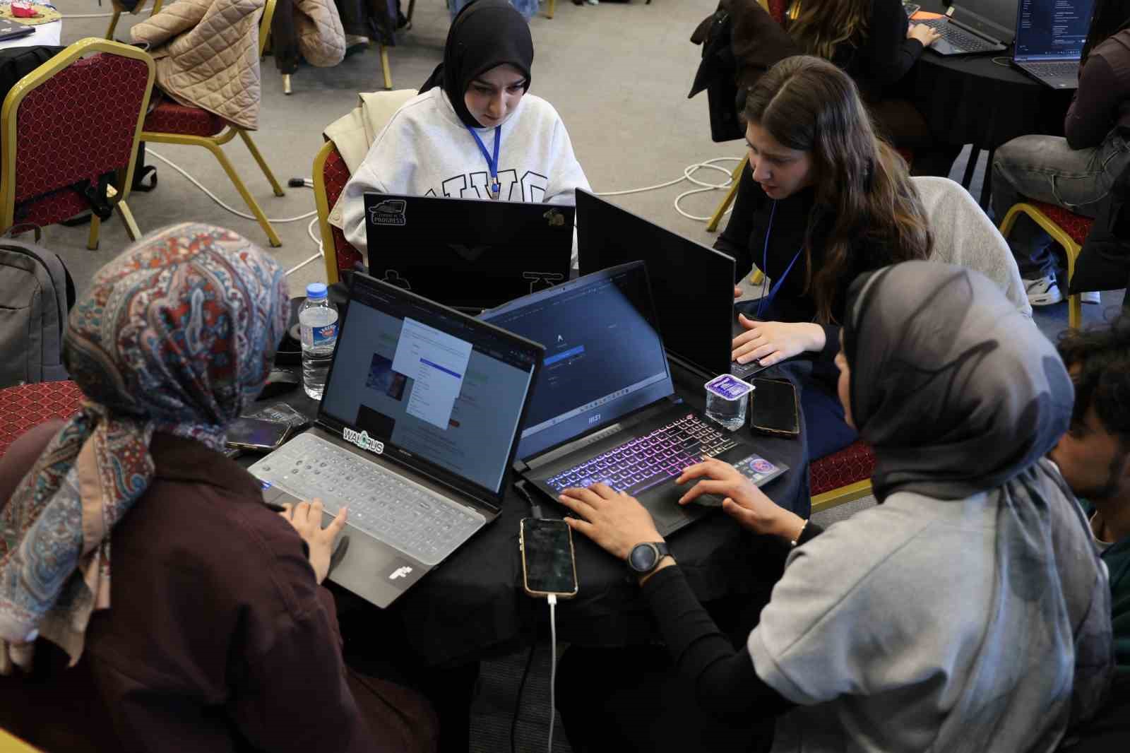 5 ilden 70 genç Elazığ’da Türkiye’nin uzay misyonu için ter dökecek
