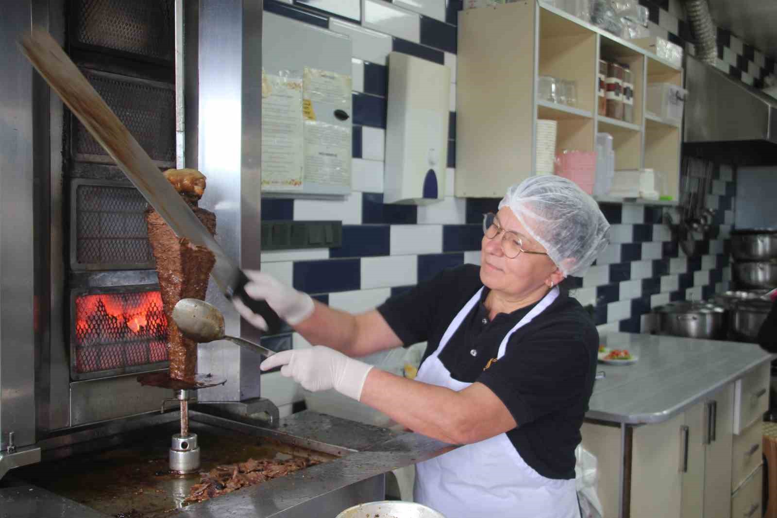 5 kadın, bir lokanta: Bu lokantanın tüm çalışanları kadın
