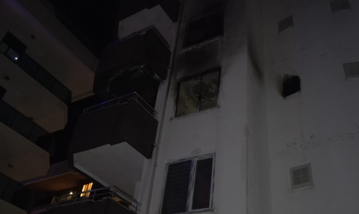 5 katlı binada korkutan yangın:2 kişi dumandan etkilendi
