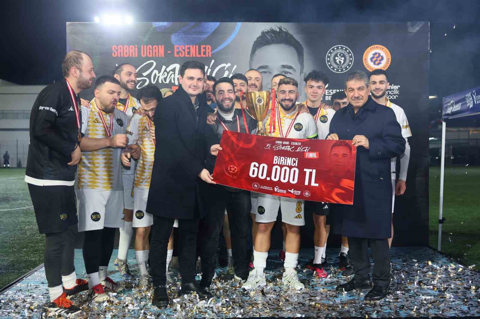 5. Sabri Ugan Esenler Sokak Ligi finalinde Fırat Aydınus düdük çaldı, Emre Tilev anlattı
5. Sabri Ugan Esenler Sokak Ligi finalinde Fırat Aydınus düdük çaldı, Emre Tilev anlattı