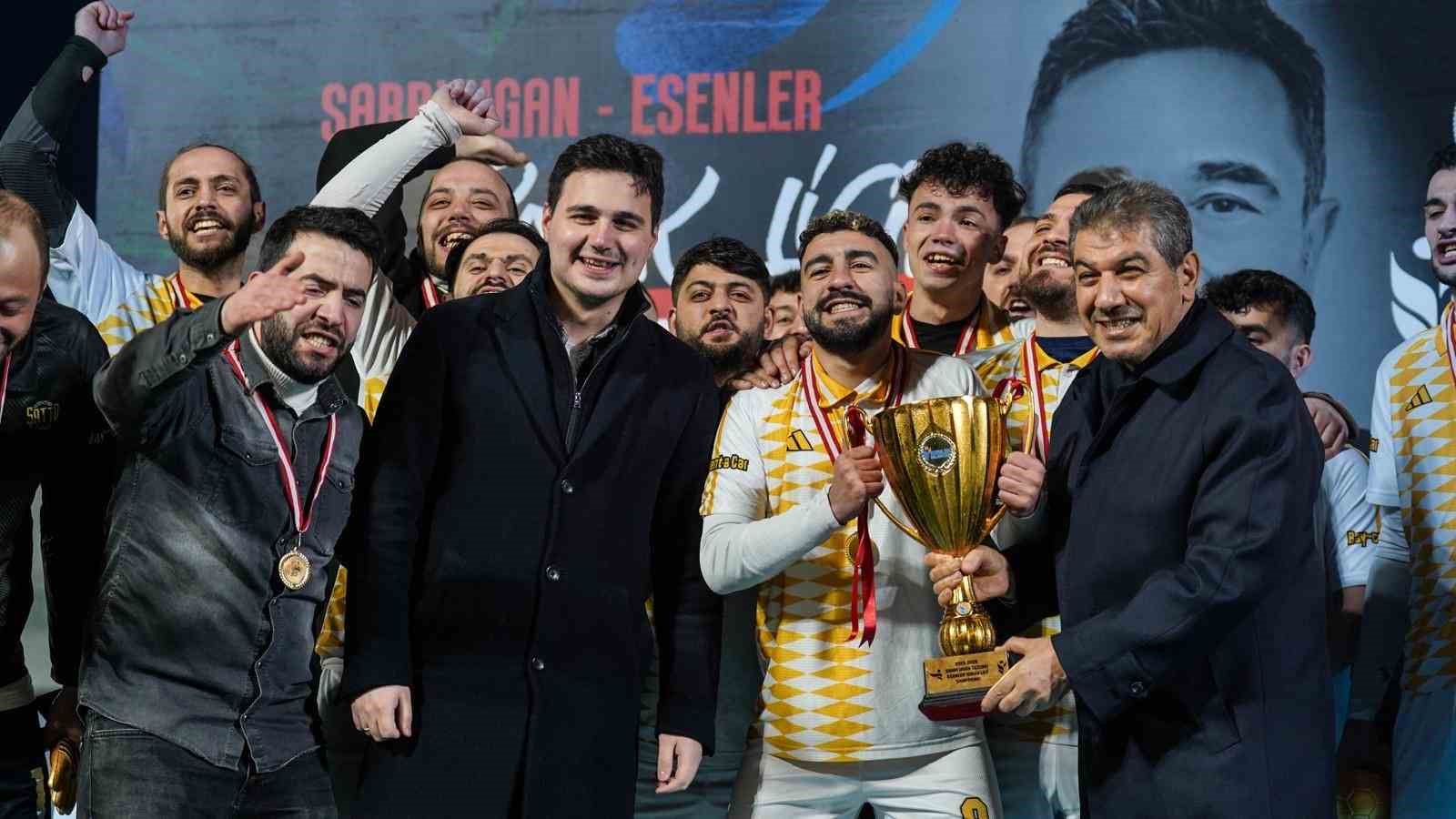 5. Sabri Ugan Esenler Sokak Ligi finalinde Fırat Aydınus düdük çaldı, Emre Tilev anlattı
5. Sabri Ugan Esenler Sokak Ligi finalinde Fırat Aydınus düdük çaldı, Emre Tilev anlattı