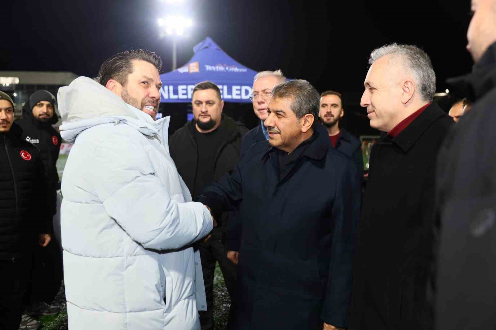 5. Sabri Ugan Esenler Sokak Ligi finalinde Fırat Aydınus düdük çaldı, Emre Tilev anlattı
5. Sabri Ugan Esenler Sokak Ligi finalinde Fırat Aydınus düdük çaldı, Emre Tilev anlattı