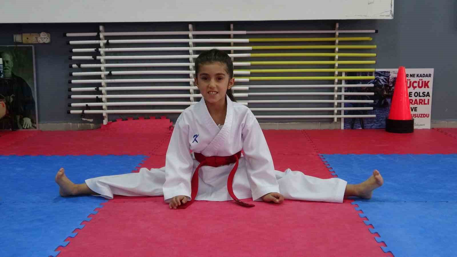 5 yaşında başladığı karate sporunda 7 yaşında Türkiye şampiyonu oldu
