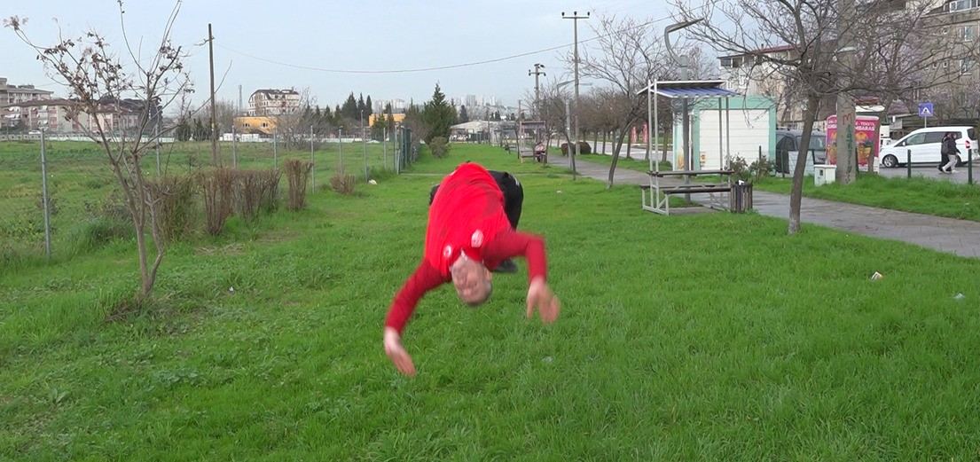 51 yaşındaki dünya şampiyonu, güreşçi koçla antrenman yaptı
