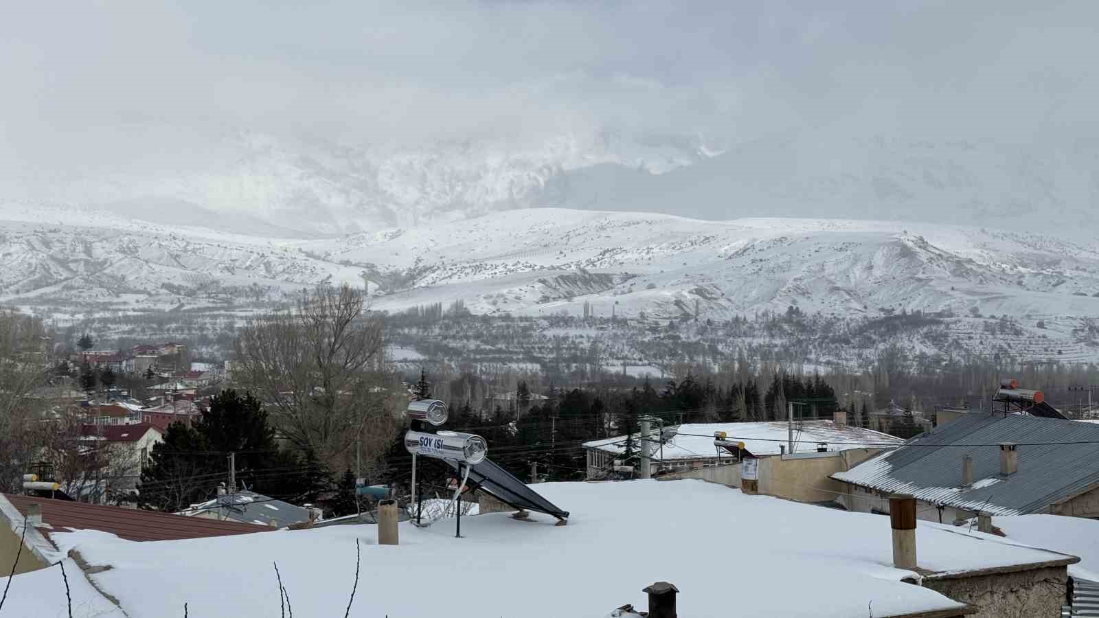 52 yılın en kurak zamanını geçiren çiftçi yağışlarla sevindi: İkinci üründe su sıkıntısı yaşanmayacak
